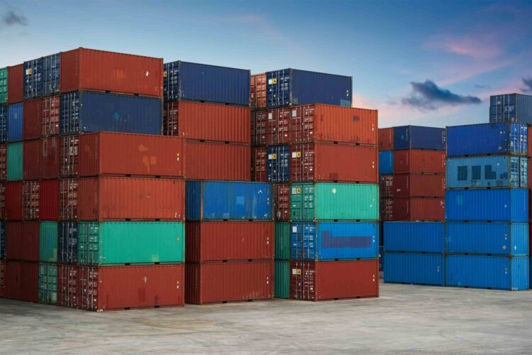 stack-of-cargo-containers-at-the-docks-SBI-301985814-min